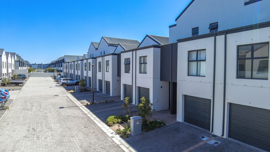 To Let 4 Bedroom Property for Rent in Sandown Western Cape